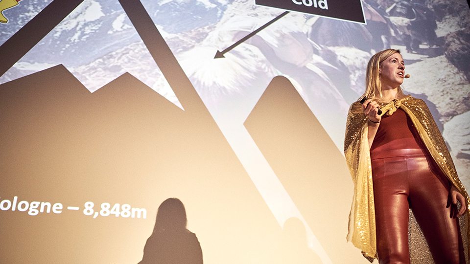 photo of Kate O'Keeffe presenting at the finals of the Science Slam competition 