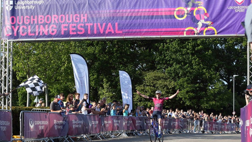 Toby Barnes wins the men's cycling race 