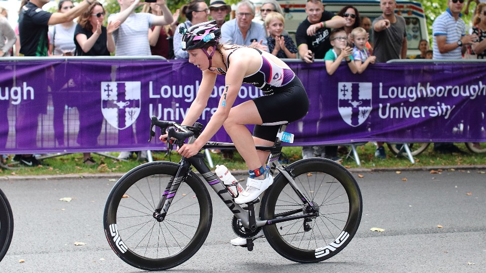 Olivia Mathias competes at the 2017 British Triathlon Mixed Relay Cup held at the Victoria Embankment (Photo by Samantha Crawford / www.stillsport.com)
